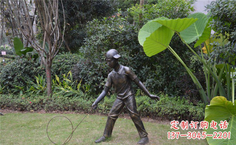新乡公园滚铁环的小男孩人物铜雕