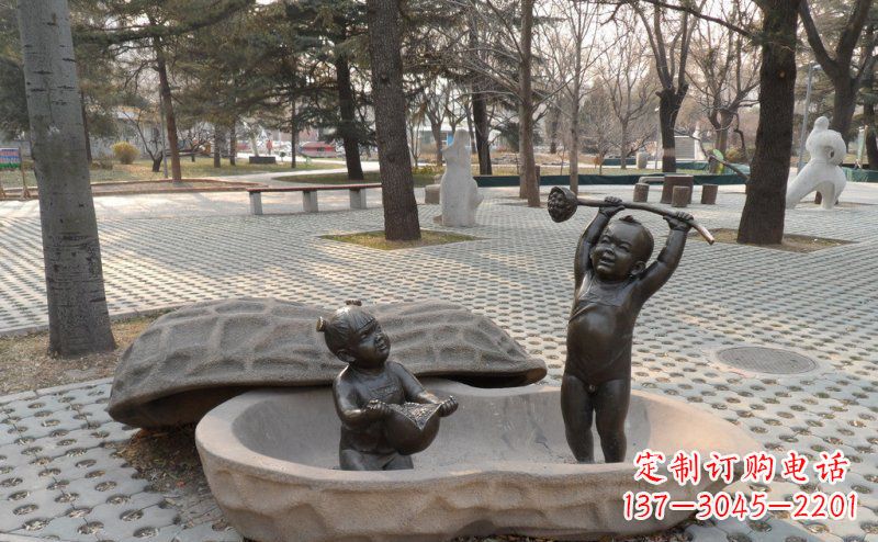 新乡公园花生壳里面的娃娃景观铜雕
