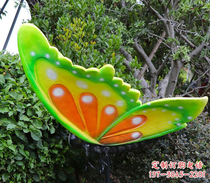 新乡公园花园草坪彩绘动物玻璃钢仿真蝴蝶雕塑
