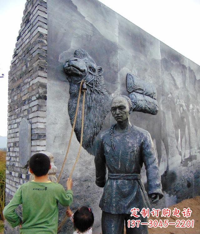 新乡公园清朝人物和骆驼景观铜雕