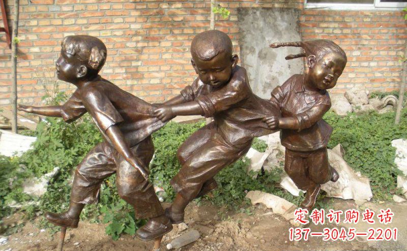 新乡铜雕老鹰—勇捕小鸡的动态展示