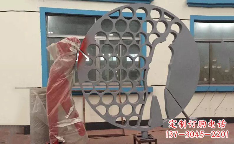 新乡广场不锈钢打高尔夫球雕塑 (2)