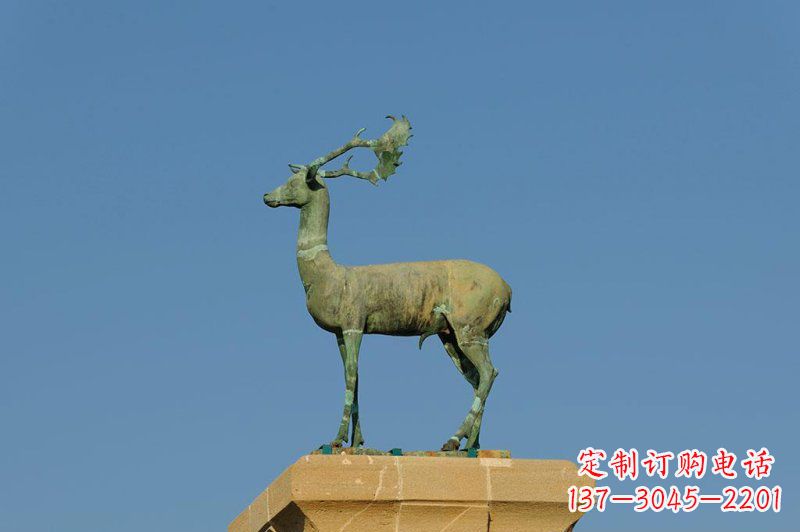 新乡广场驯鹿景观铜雕