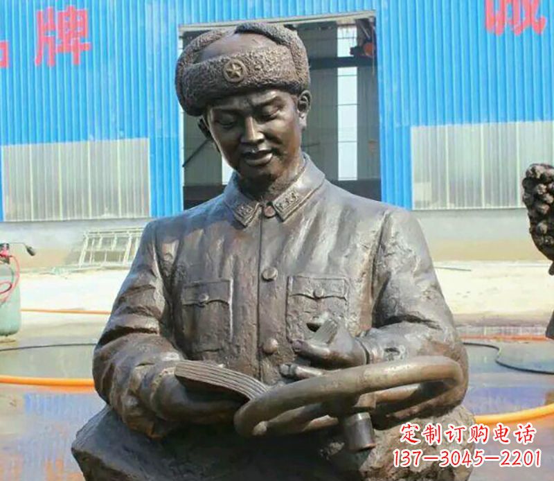 新乡向雷锋致敬！郑州中领雕塑出品：雷锋铜雕
