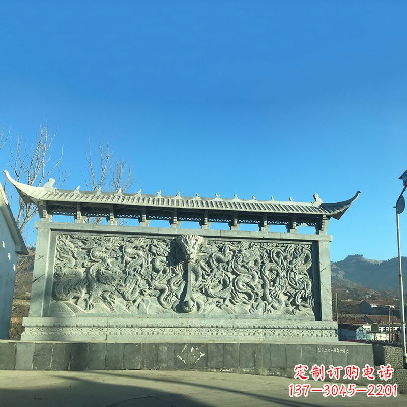 新乡青石九龙壁,精美雕塑饰衬城市广场