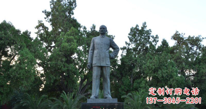 新乡孙近代名人铜雕_1