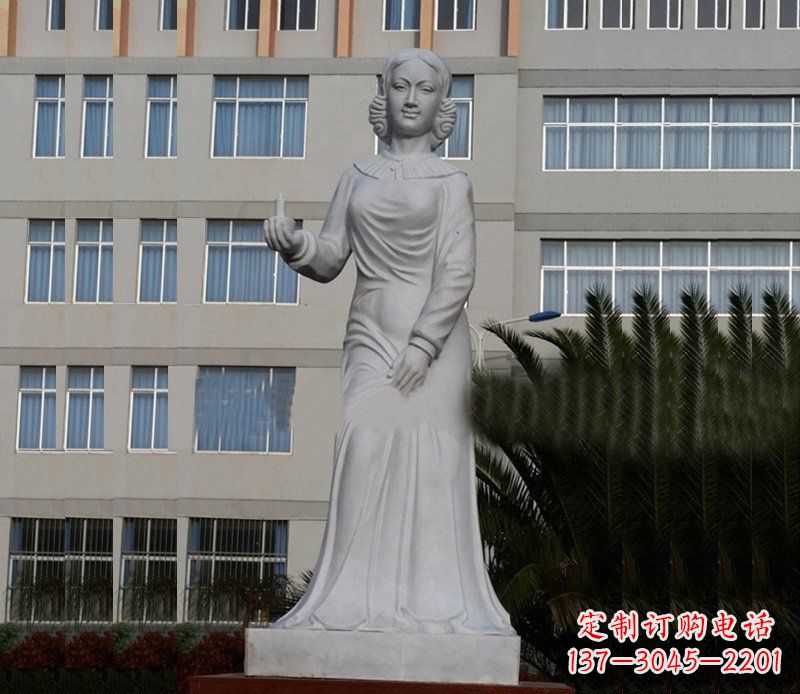新乡提灯天使弗洛伦斯·南丁格尔石雕 (2)