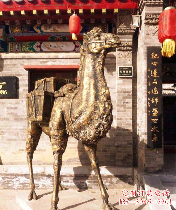 新乡驮行李的骆驼动物铜雕