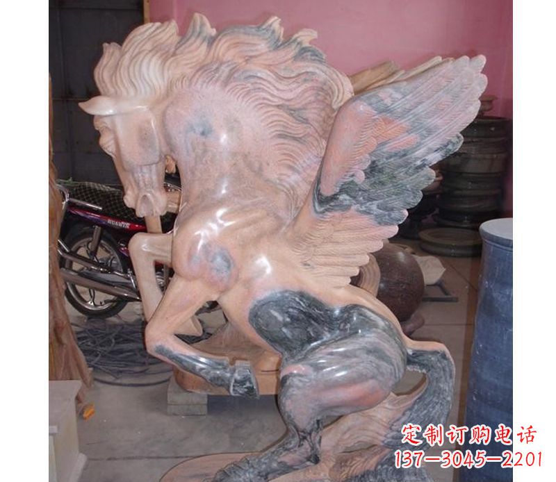 新乡晚霞红奔马石雕