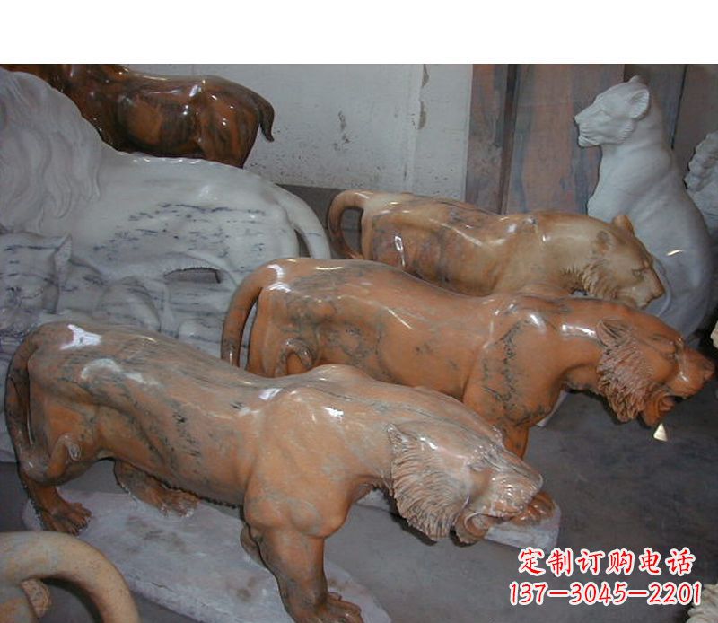 新乡晚霞红动物老虎石雕
