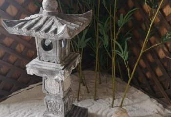 新乡青石仿古灯笼雕塑是由中领雕塑定制的经典雕…