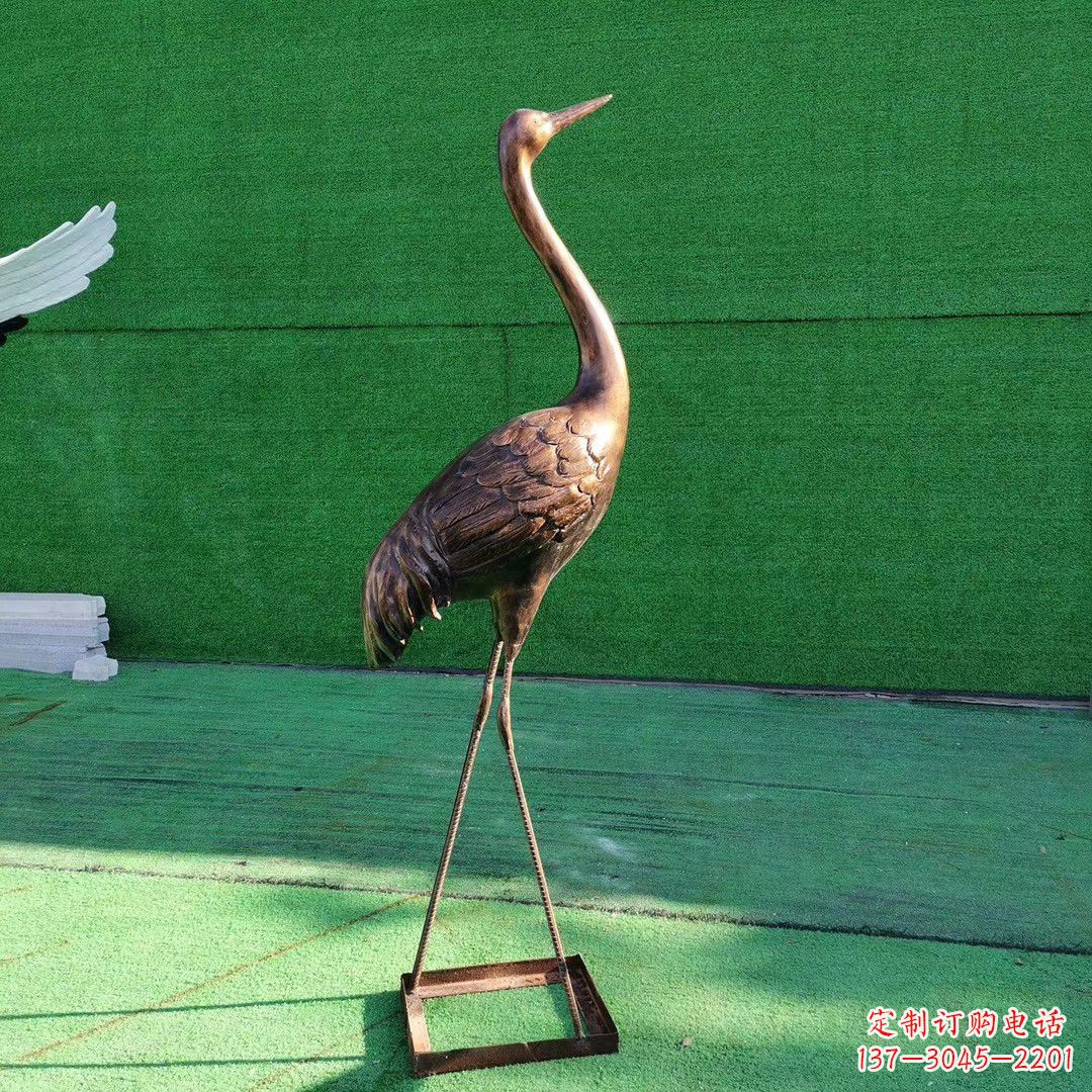 新乡仙鹤衔芝铜雕