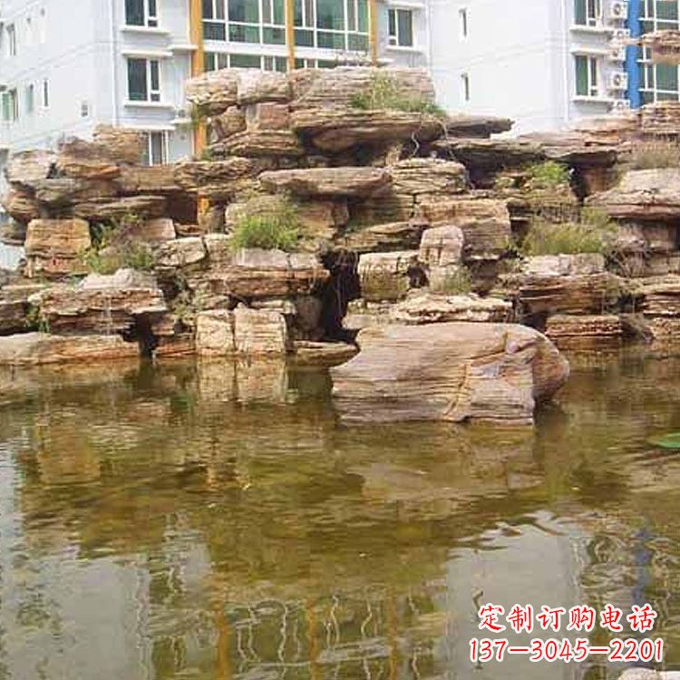 新乡小区庭院假山鱼池