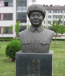 新乡校园雷锋铜像
