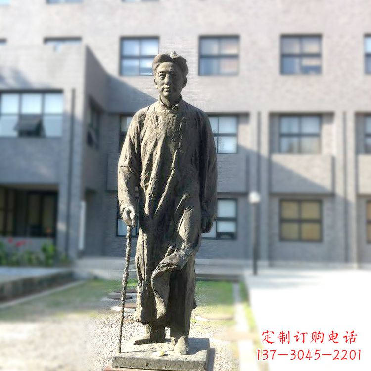 新乡校园名人徐悲鸿雕塑