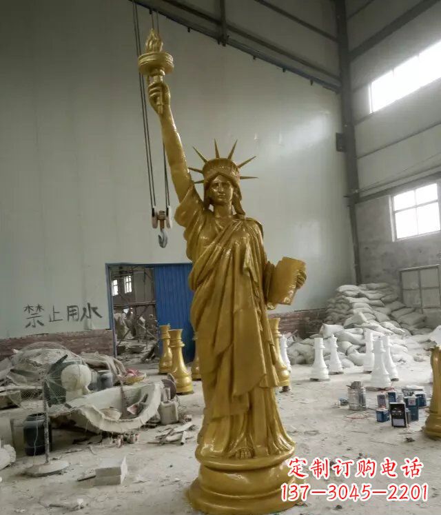 新乡自由女神玻璃钢仿铜人物雕塑