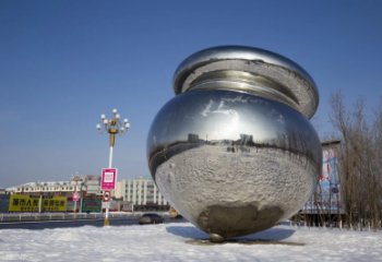 新乡陀螺雕塑-户外广场大型景观不锈钢镜面陀螺雕塑